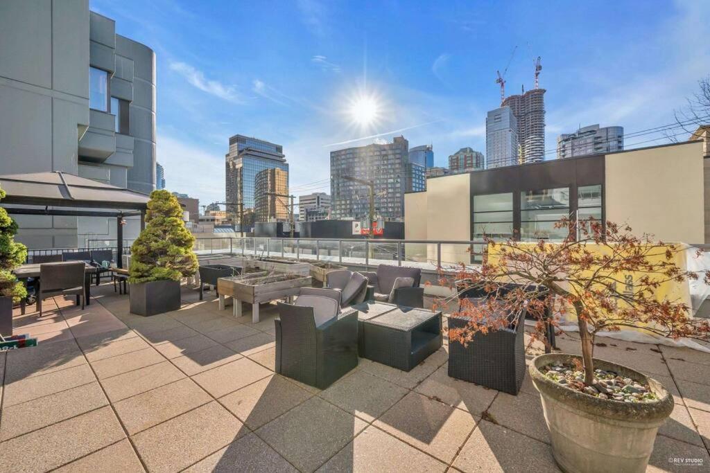 Modern Condo In The Heart Of Dt Overlooking City 溫哥華 外观 照片