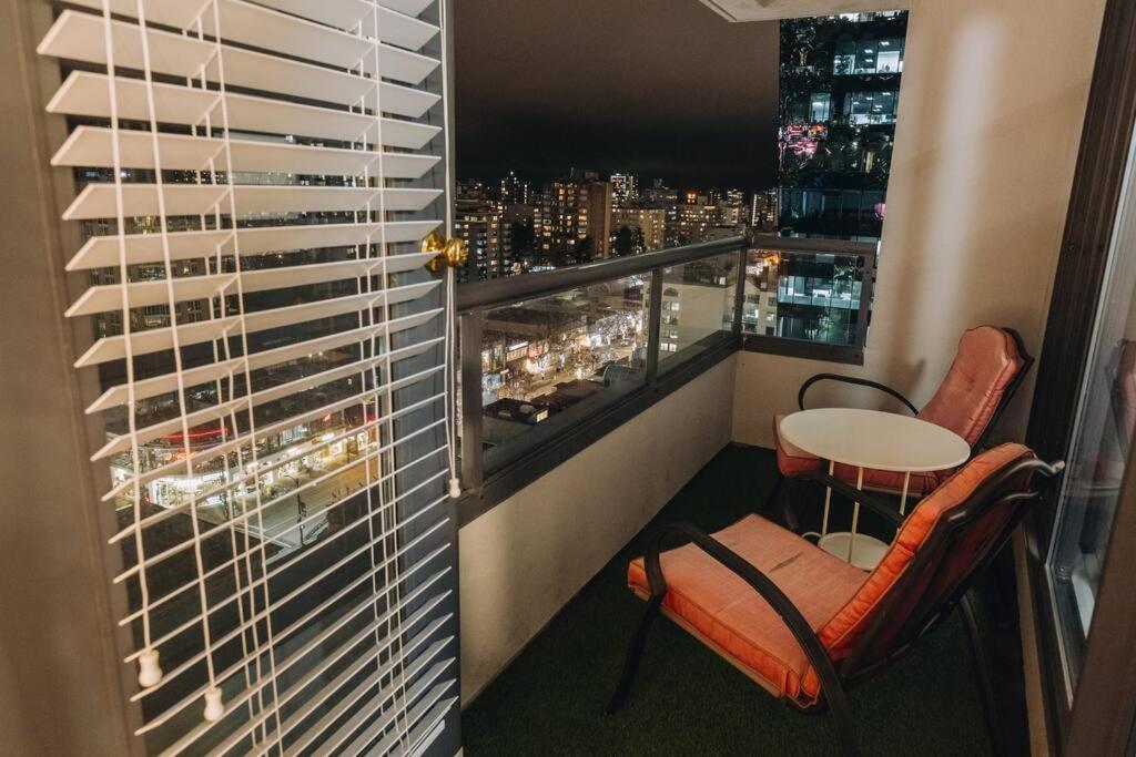 Modern Condo In The Heart Of Dt Overlooking City 溫哥華 外观 照片