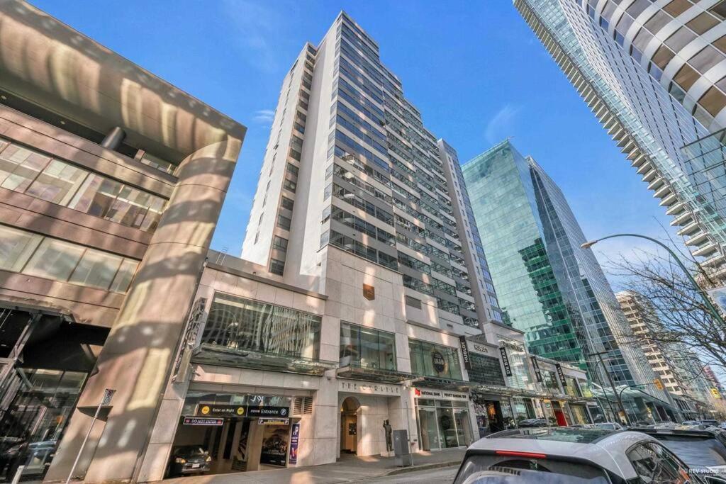 Modern Condo In The Heart Of Dt Overlooking City 溫哥華 外观 照片