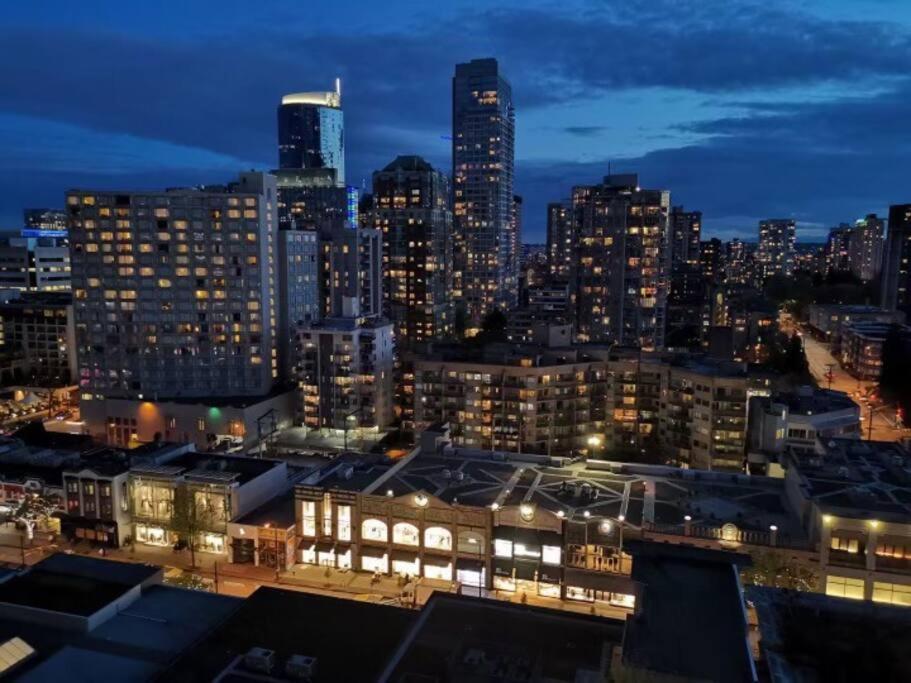 Modern Condo In The Heart Of Dt Overlooking City 溫哥華 外观 照片