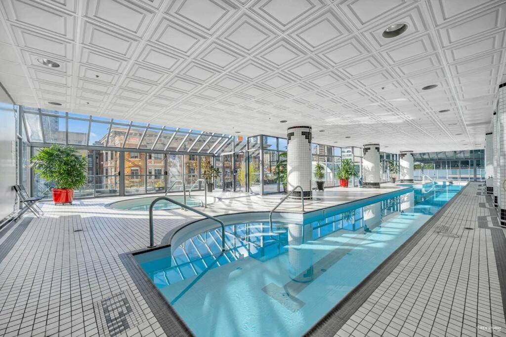 Modern Condo In The Heart Of Dt Overlooking City 溫哥華 外观 照片